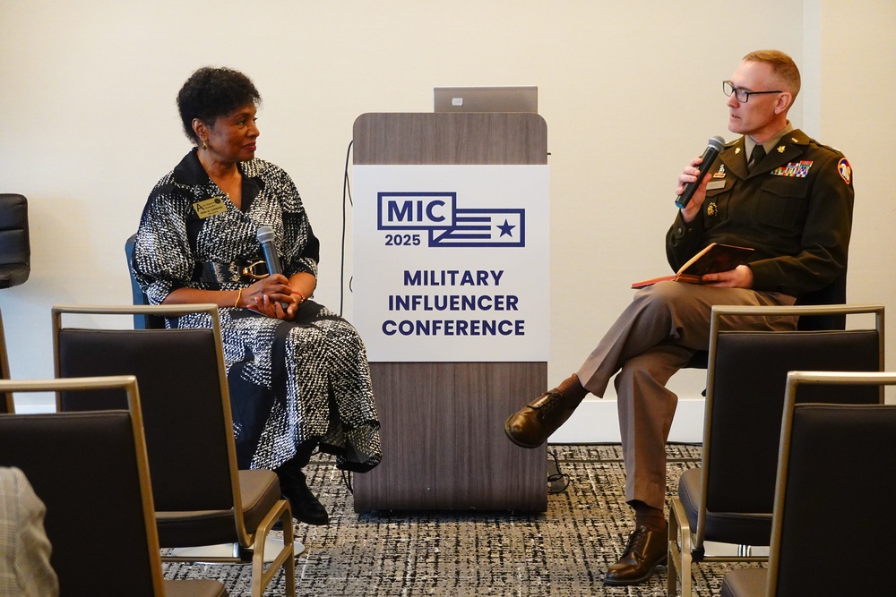 Army Reserve Ambassador and Army Reserve PAO speak on storytelling at Military Influencer Conference