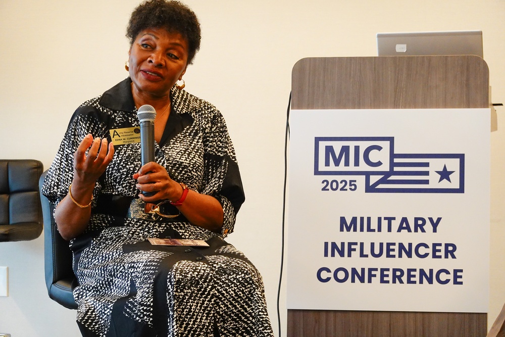 Army Reserve Ambassador speaks on storytelling at Military Influencer Conference