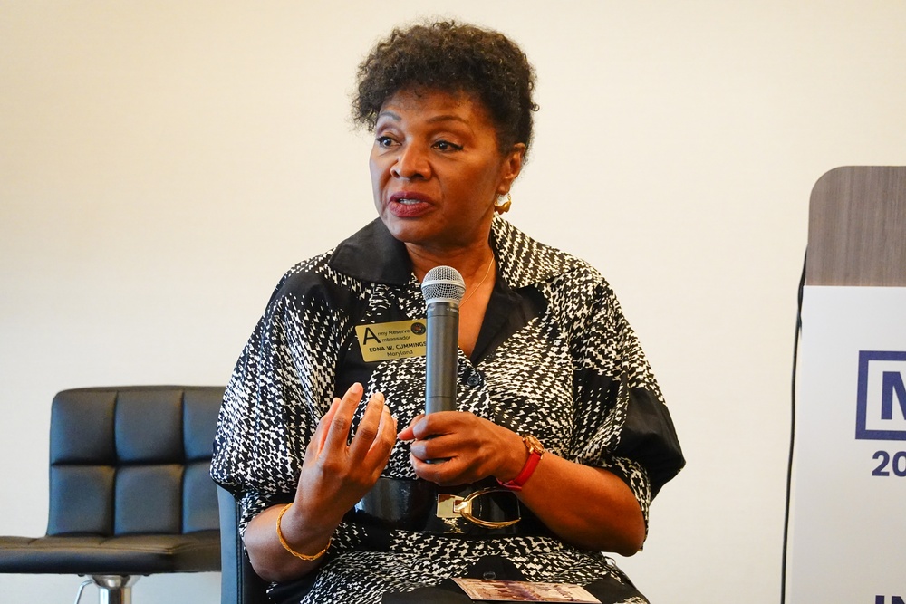 Army Reserve Ambassador speaks on storytelling at Military Influencer Conference