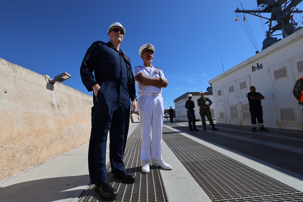 Naval Station Taranto Commanding Officer Greets USS Roosevelt (DDG 80) Sailors
