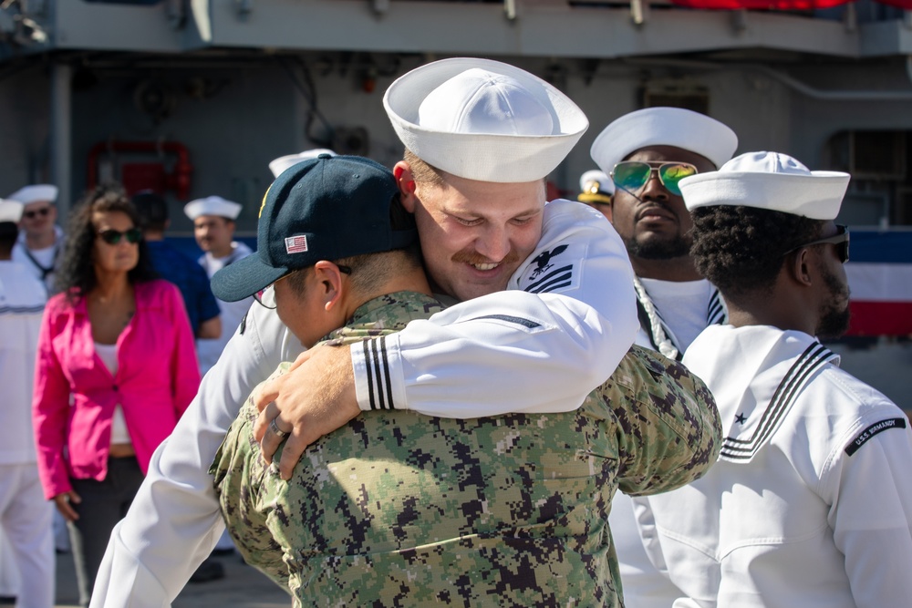 USS Normandy (CG 60) Decommissions