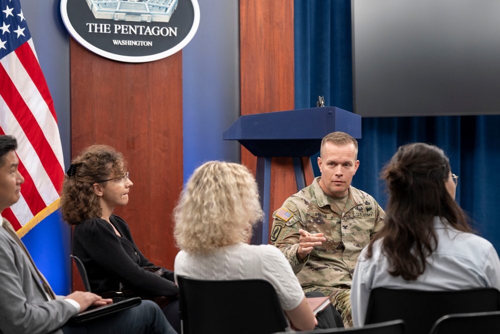 Transatlantic Future Leaders Forum Pentagon Visit