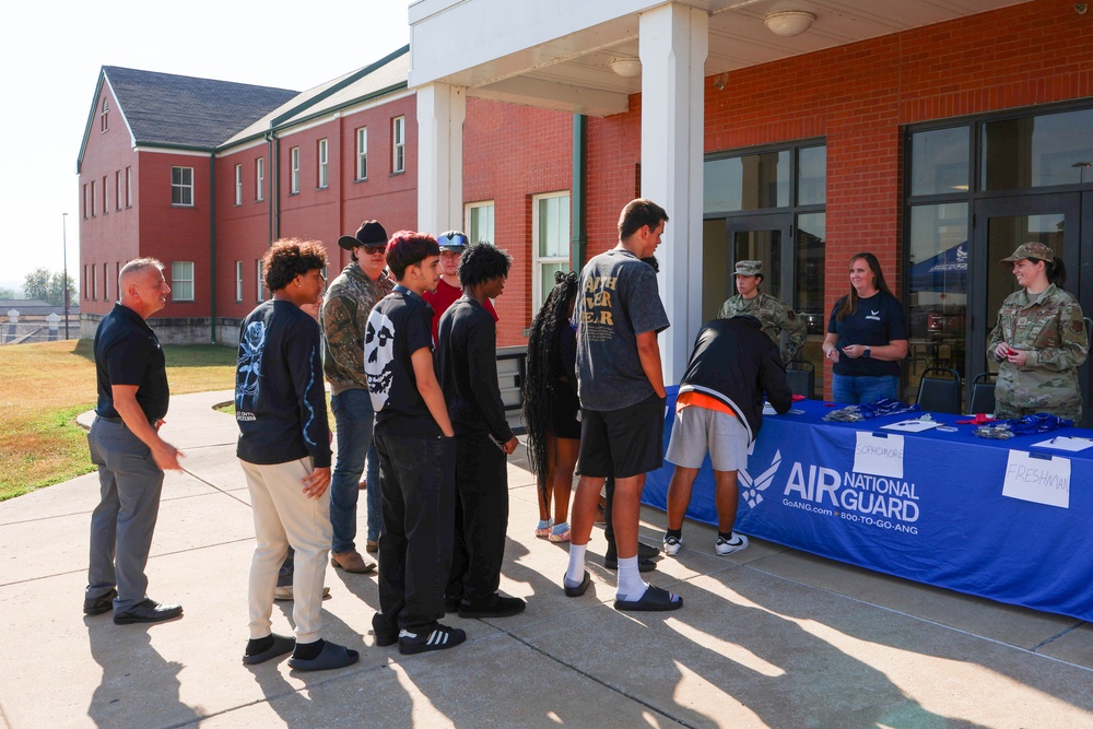 131st Bomb Wing welcomes St. Louis area high school students for career fair 131st Bomb Wing welcomes St. Louis area high school students for career fair