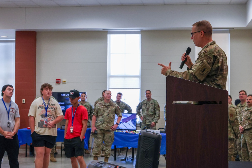 131st Bomb Wing welcomes St. Louis area high school students for career fair 131st Bomb Wing welcomes St. Louis area high school students for career fair