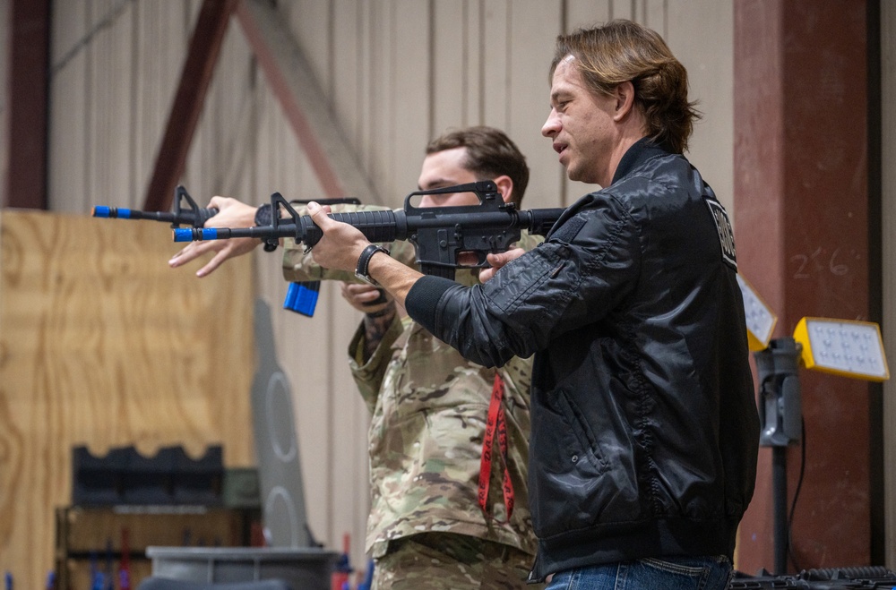 USO Alaska hosts Justin Flom at JBER