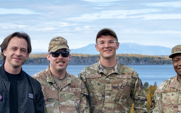 USO Alaska hosts Justin Flom at JBER