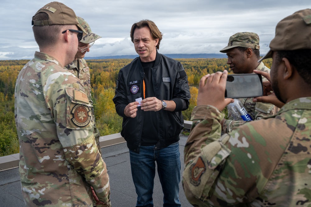 USO Alaska hosts Justin Flom at JBER