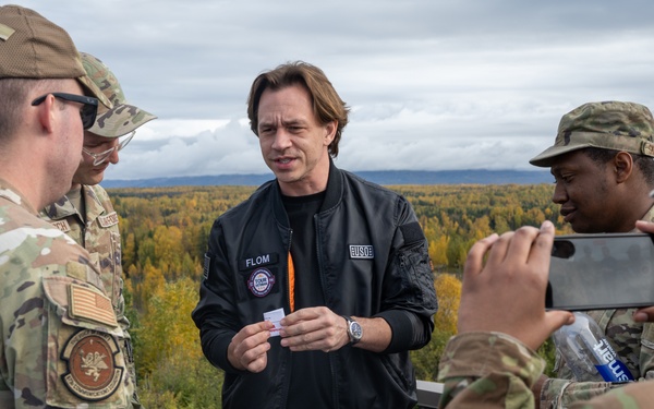 USO Alaska hosts Justin Flom at JBER