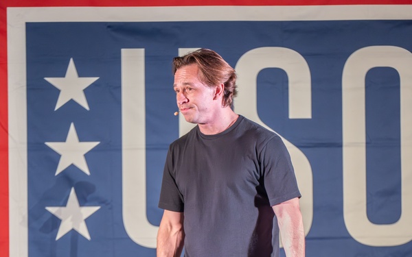 USO Alaska hosts Justin Flom at JBER