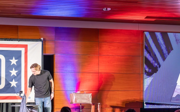 USO Alaska hosts Justin Flom at JBER