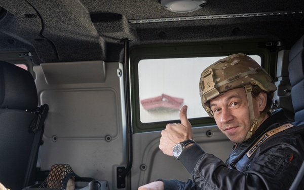 USO Alaska hosts Justin Flom at JBER