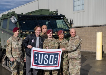 USO Alaska hosts Justin Flom at JBER