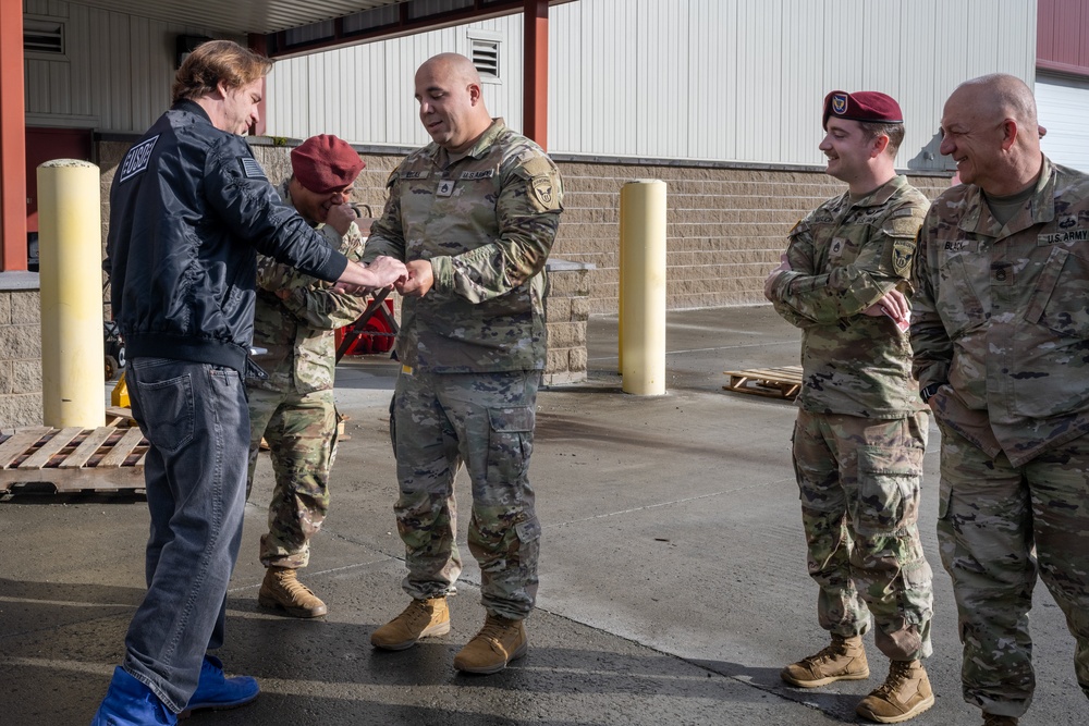 USO Alaska hosts Justin Flom at JBER