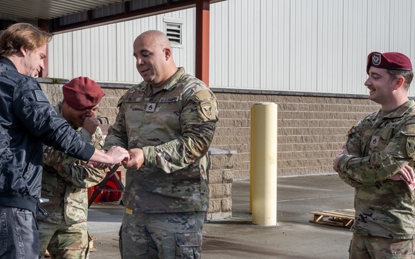 USO Alaska hosts Justin Flom at JBER