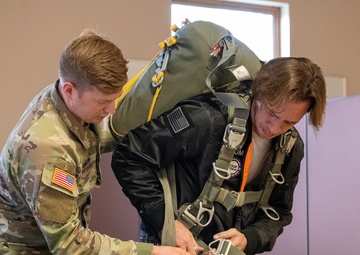 USO Alaska hosts Justin Flom at JBER