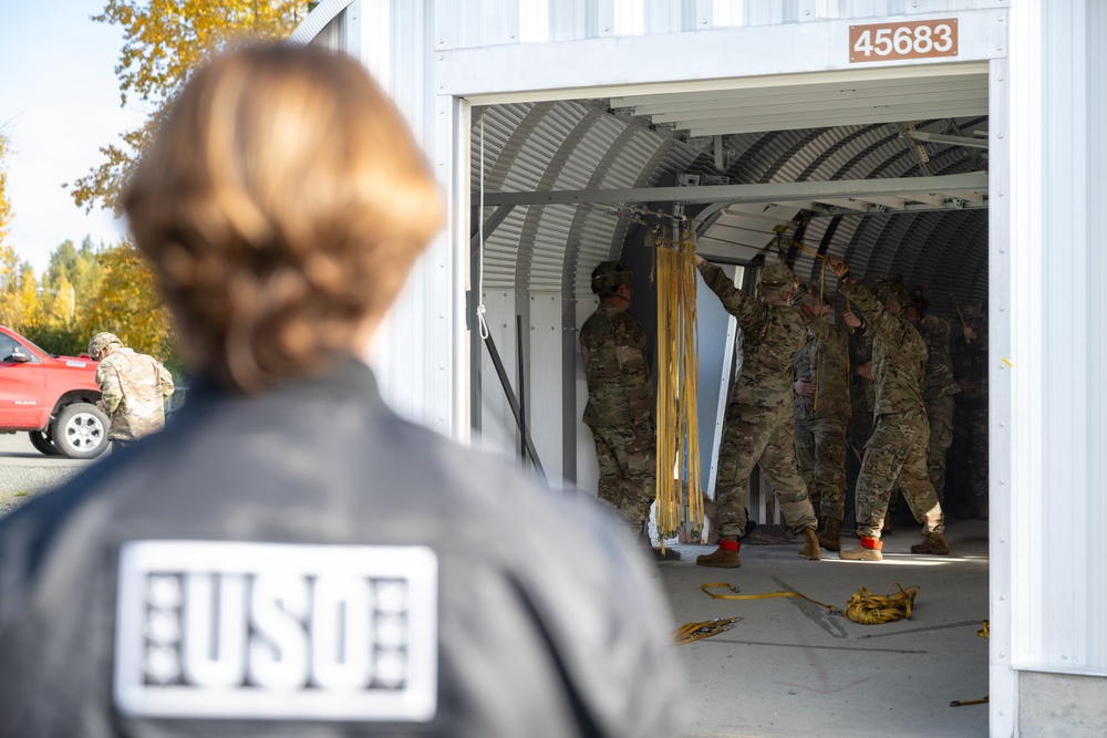 USO Alaska hosts Justin Flom at JBER