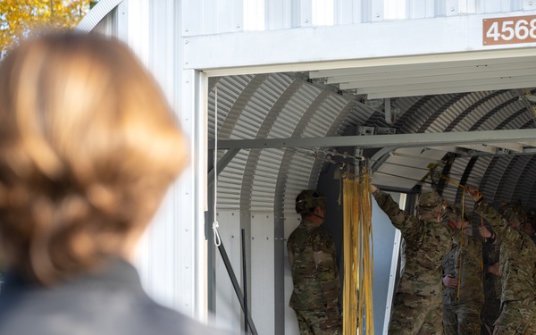 USO Alaska hosts Justin Flom at JBER