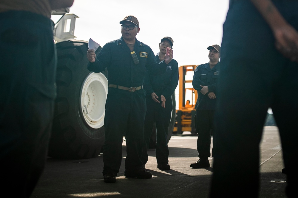 USS Tripoli Performs Crane Maintenance
