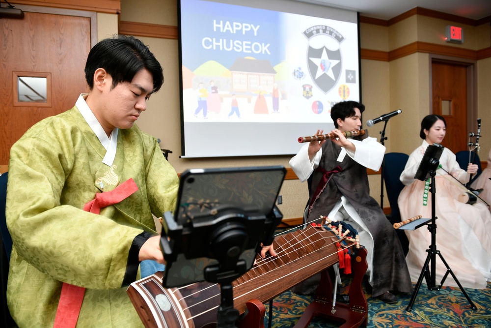 ROK-U.S. Combined Division Honors Chuseok, Builds Partnership