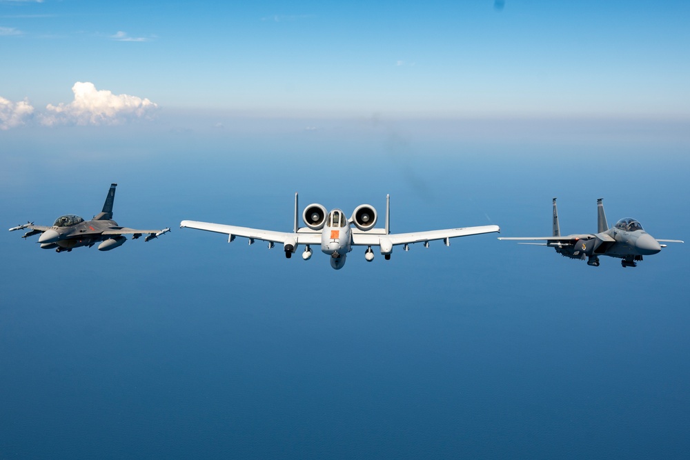 3-ship formation of U.S. Air Force aircraft fly over the Gulf of America