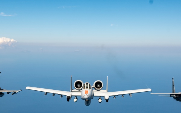 3-ship formation of U.S. Air Force aircraft fly over the Gulf of America