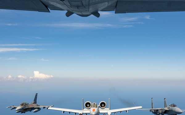 3-ship formation of U.S. Air Force aircraft fly over the Gulf of America
