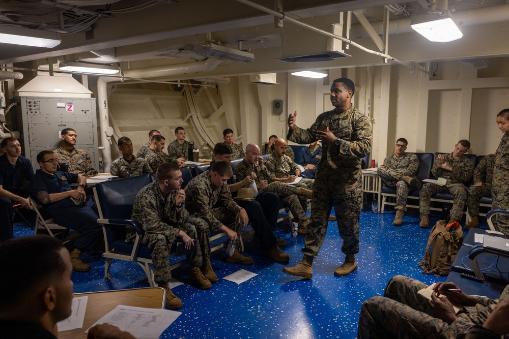 22nd MEU(SOC) | CLB 26 Conducts Combat Order Class on USS San Antonio