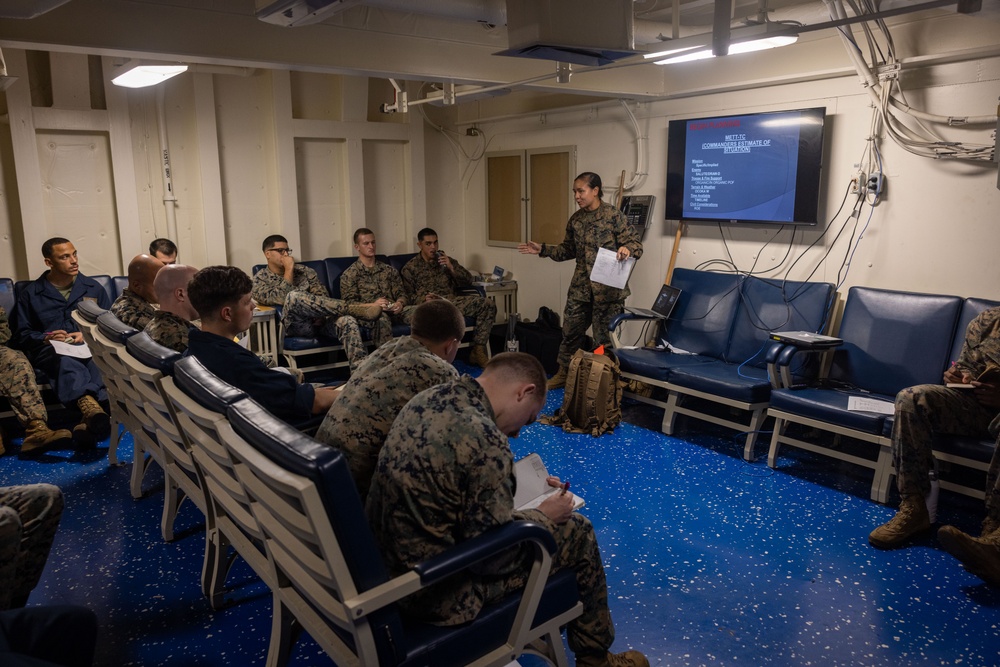 22nd MEU(SOC) | CLB 26 Conducts Combat Order Class on USS San Antonio