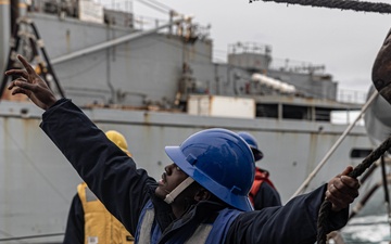 USS Mahan (DDG 72) Replenishment-at-Sea