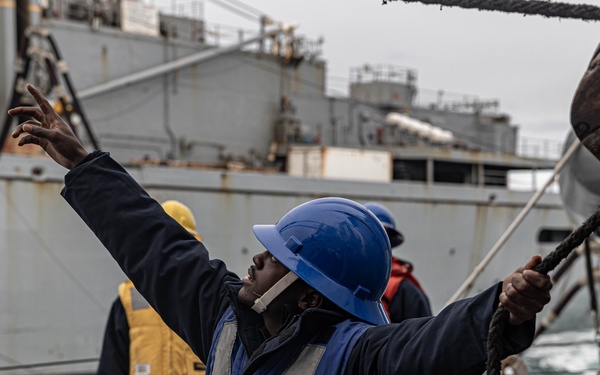 USS Mahan (DDG 72) Replenishment-at-Sea