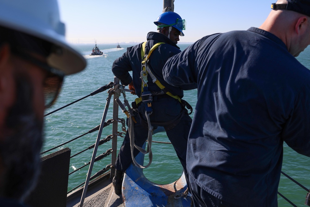 USS Paul Ignatius (DDG 117) gets Underway