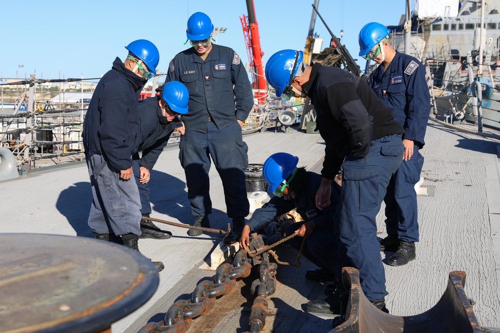 USS Paul Ignatius (DDG 117) gets Underway