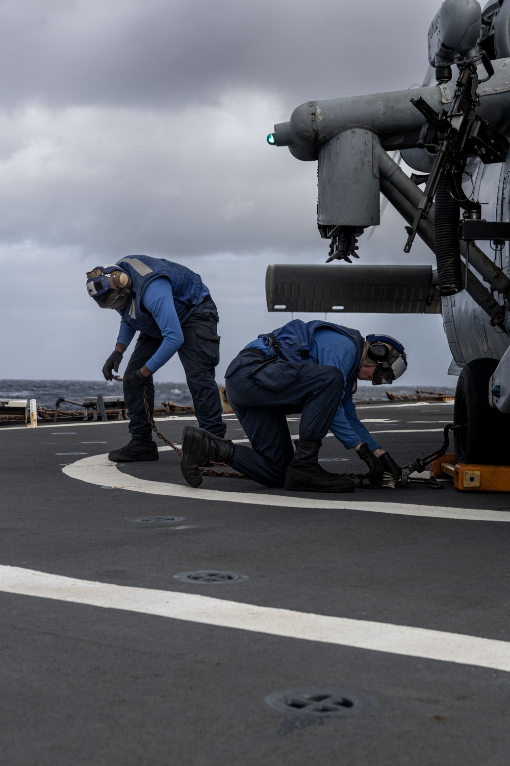 USS Mahan (DDG 72) Flight Quarters