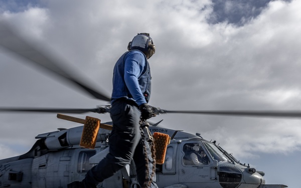 USS Mahan (DDG 72) Flight Quarters