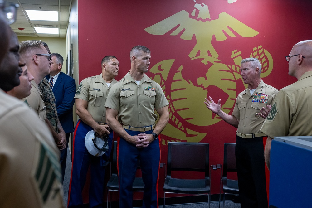The 39th Commandant of the Marine Corps Visits Recruiting Sub-Station Gulfport, Recruiting Station Baton Rouge