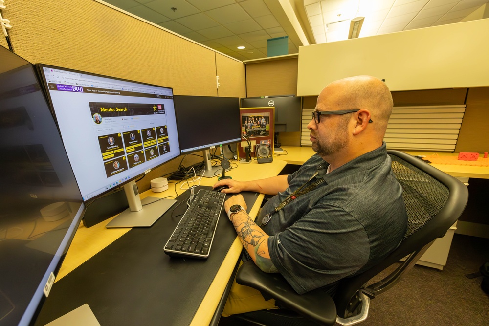 Mentorship made simple: New app helps connect employees across Kansas City District