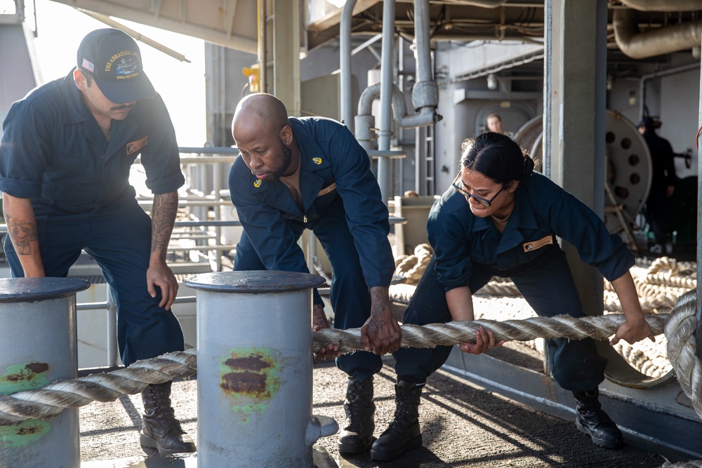 Abraham Lincoln returns to San Diego