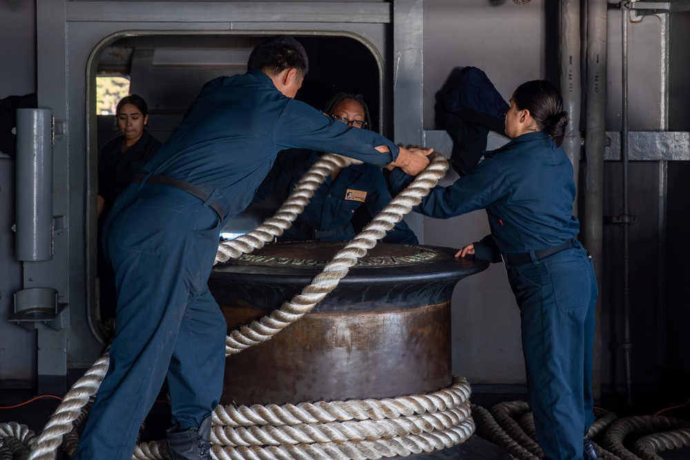 Abraham Lincoln returns to San Diego