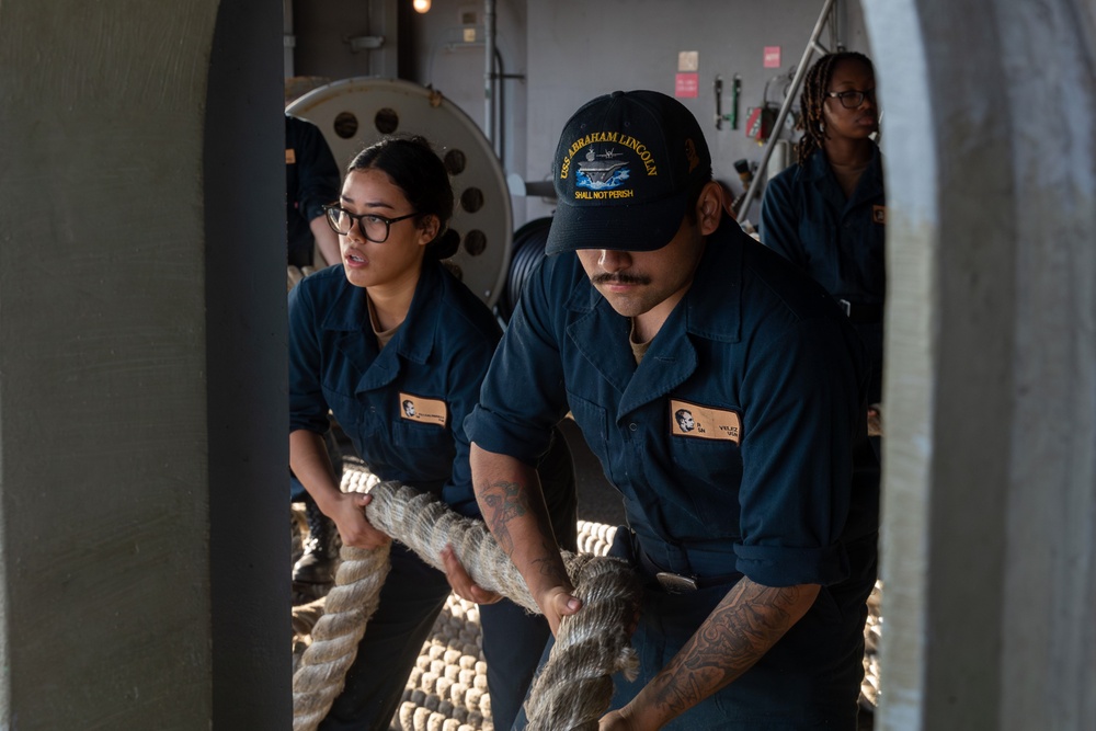 Abraham Lincoln returns to San Diego