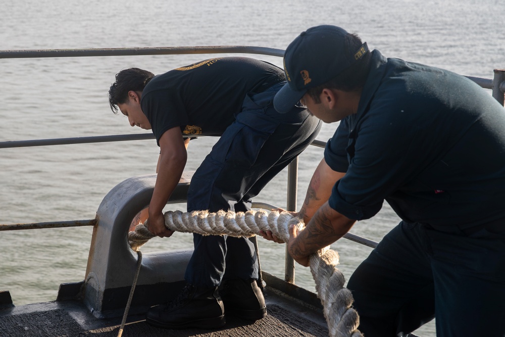 Abraham Lincoln returns to San Diego