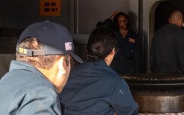 Abraham Lincoln returns to San Diego