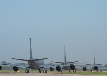 Three plane minimal interval takeoff