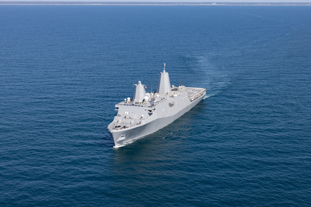 Marines with HMH-461 conduct qualifications aboard USS Arlington