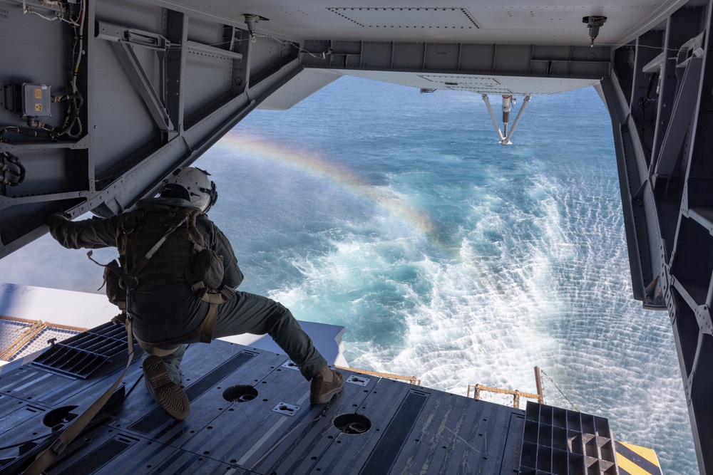 Marines with HMH-461 conduct qualifications aboard USS Arlington