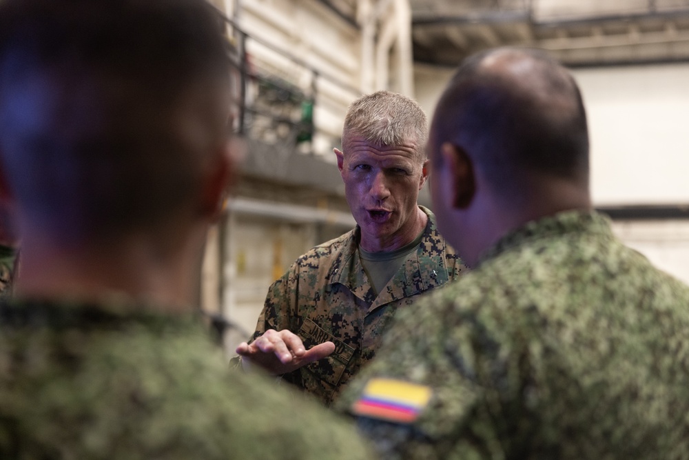 Marines with HMH-461 conduct qualifications aboard USS Arlington
