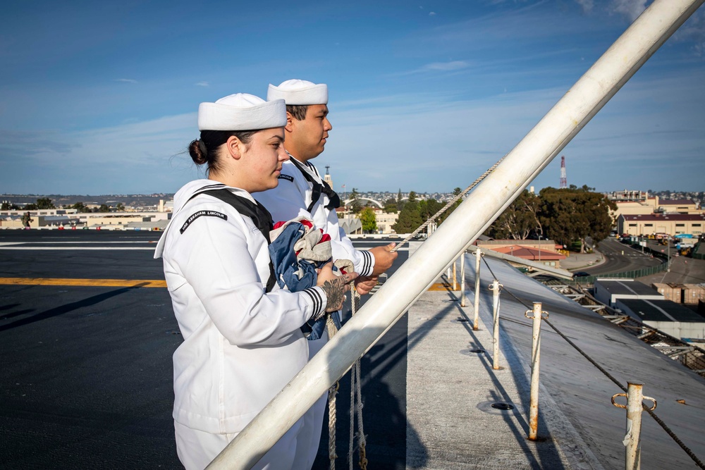 Abraham Lincoln pulls into San Diego
