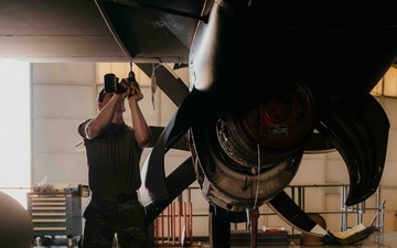 Maintainers perform isochronical inspections