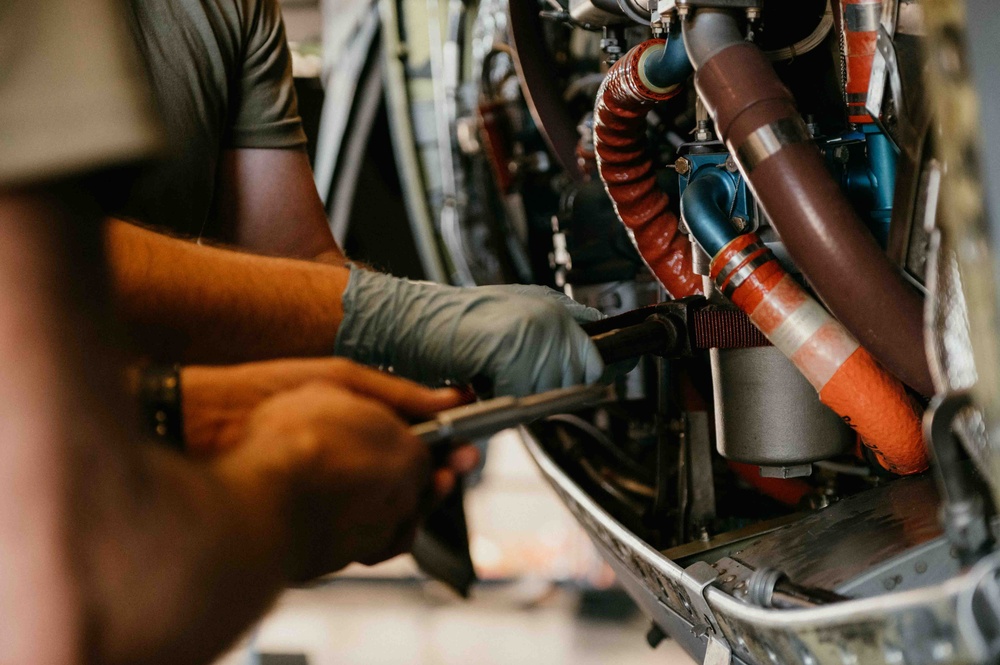 Maintainers perform isochronical inspections