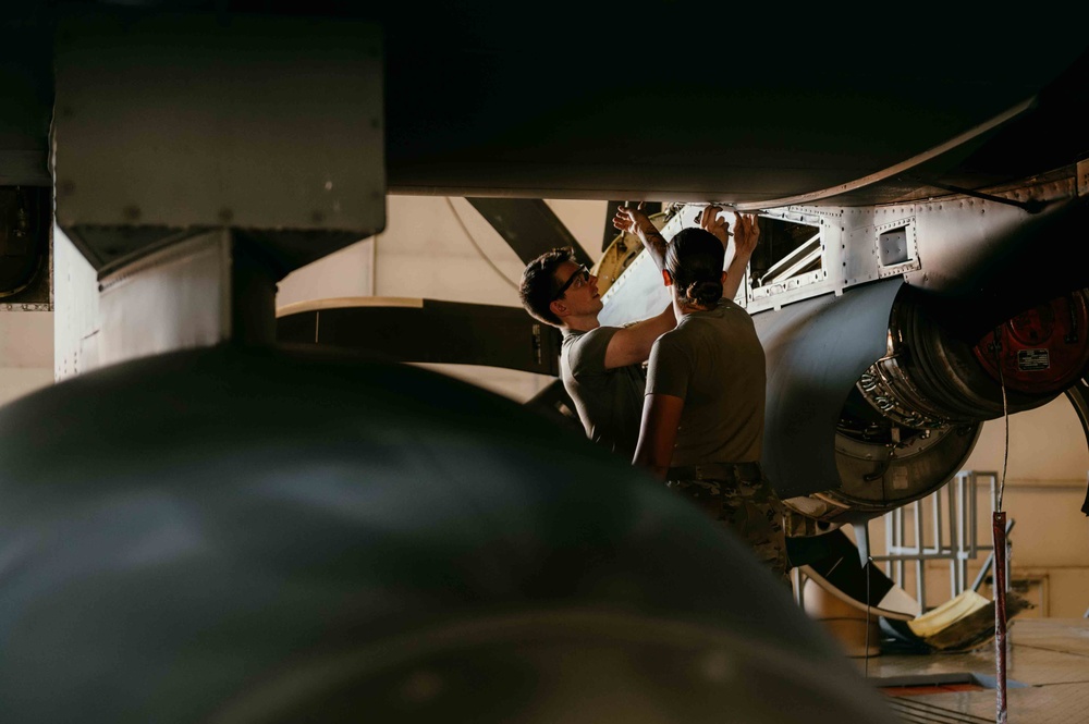 Maintainers perform isochronical inspections