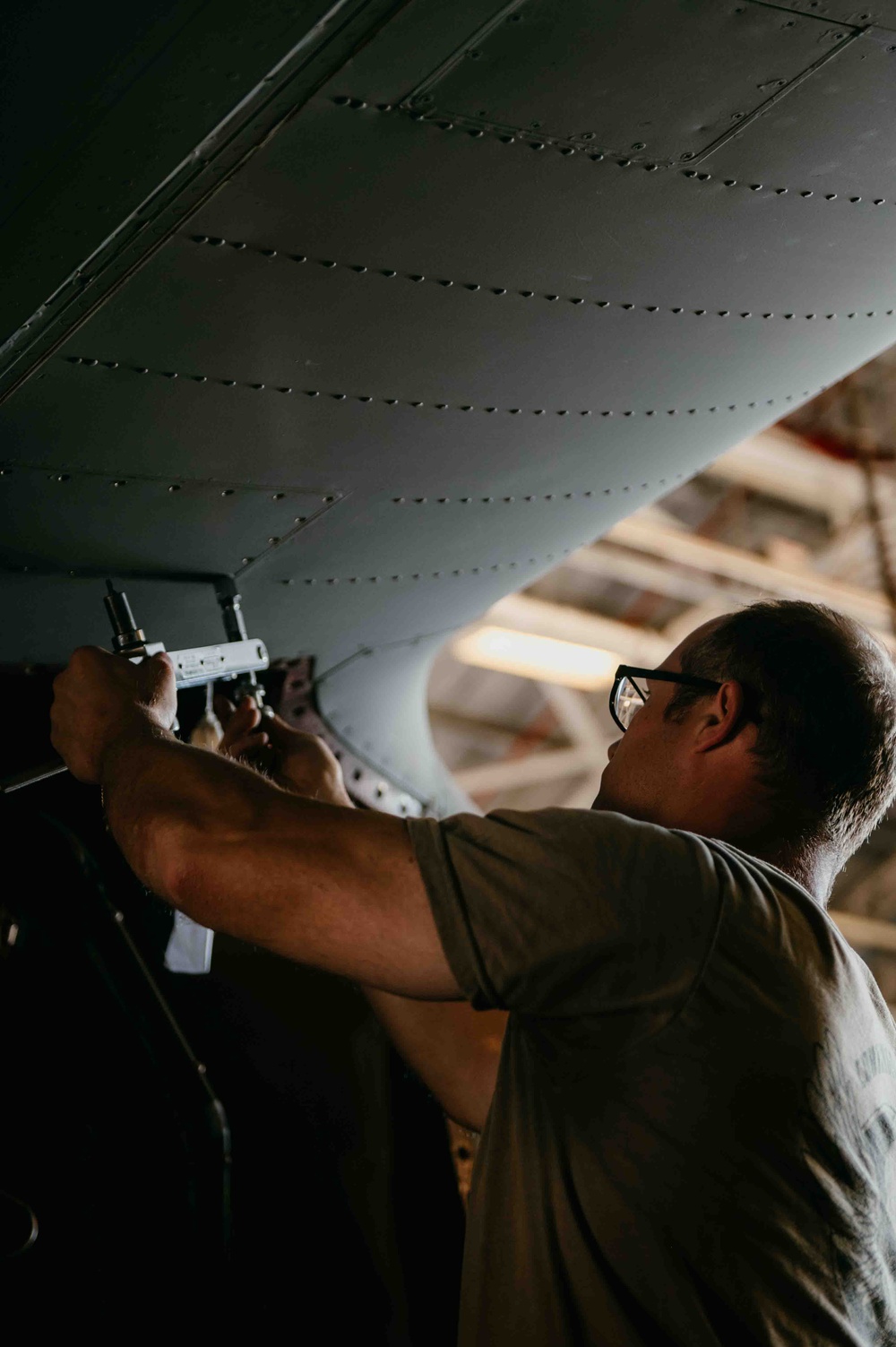 Maintainers perform isochronical inspections